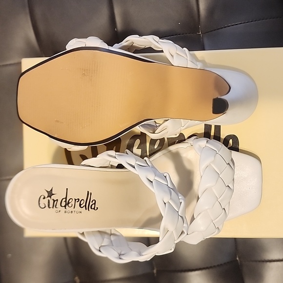 Sandals - Picture 3 of 5